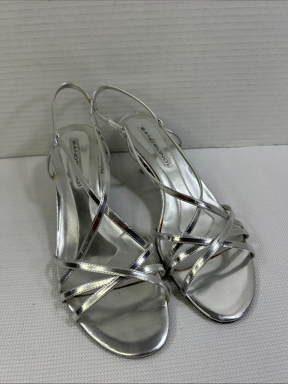 Bandolino BDENDALL Silver Metallic Strappy Kitten Heel Slingback Sandals 8M